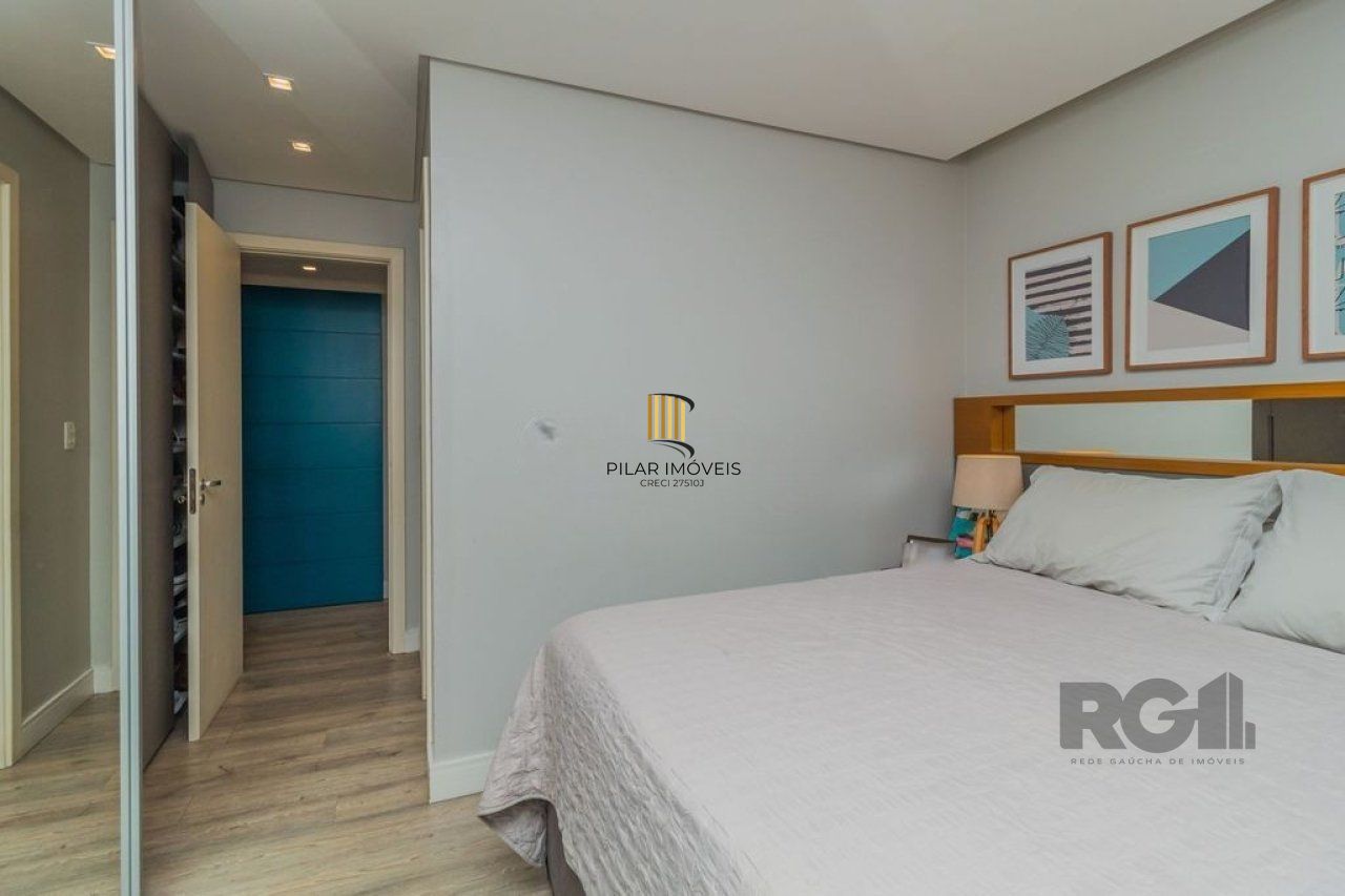 Apartamento localizado no bairro Passo da Areia em Porto Alegre/RS. 