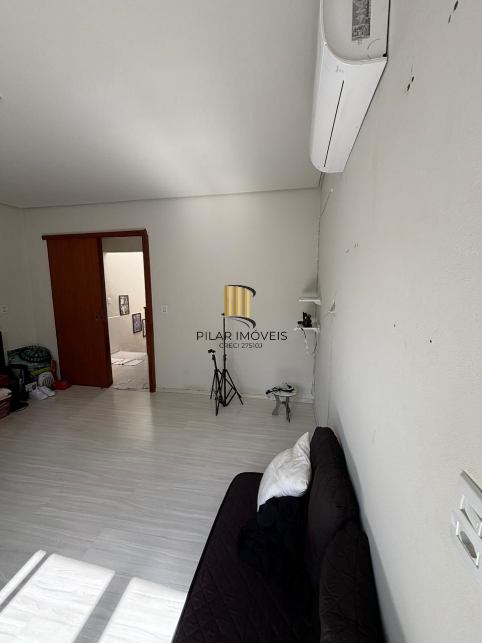 Casa com 177m², localizado no bairro Azenha em Porto Alegre/RS.