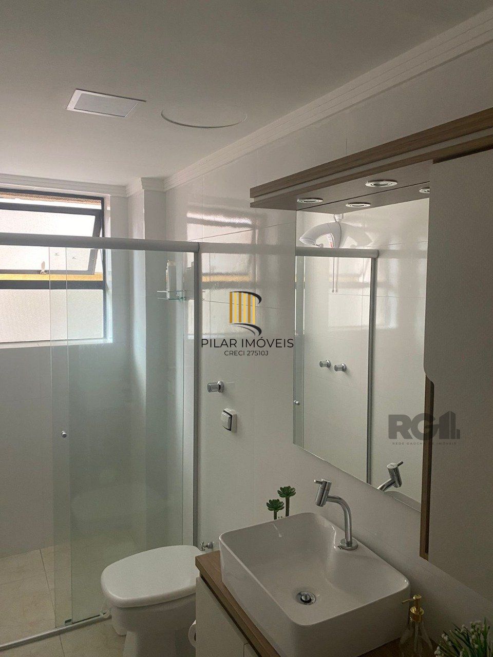 Vende-se apartamento impecável de 2 dormitórios