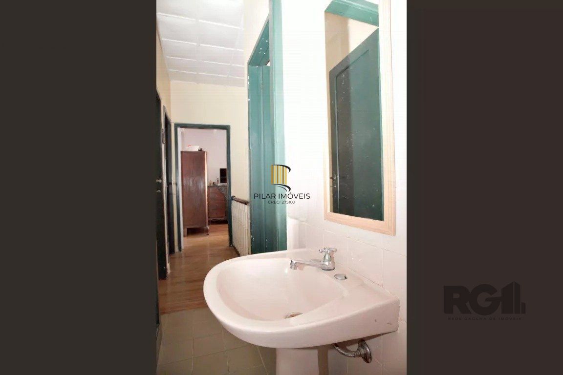 Casa 04 dormitórios, 01suíte, locação,234m² privativos, Petrópolis/Porto Alegre