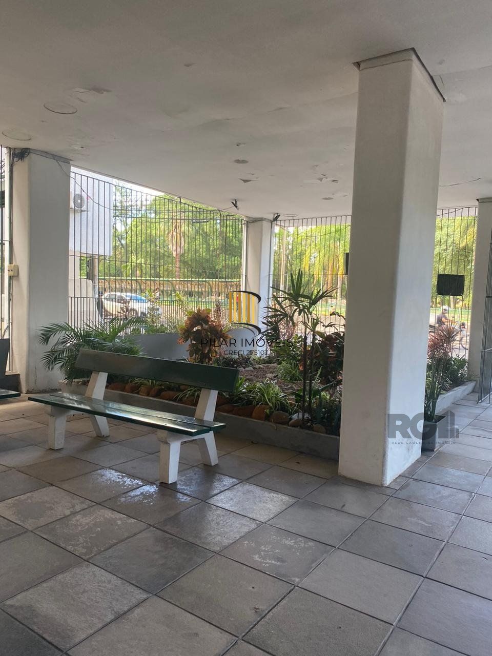 Vende-se apartamento impecável de 2 dormitórios