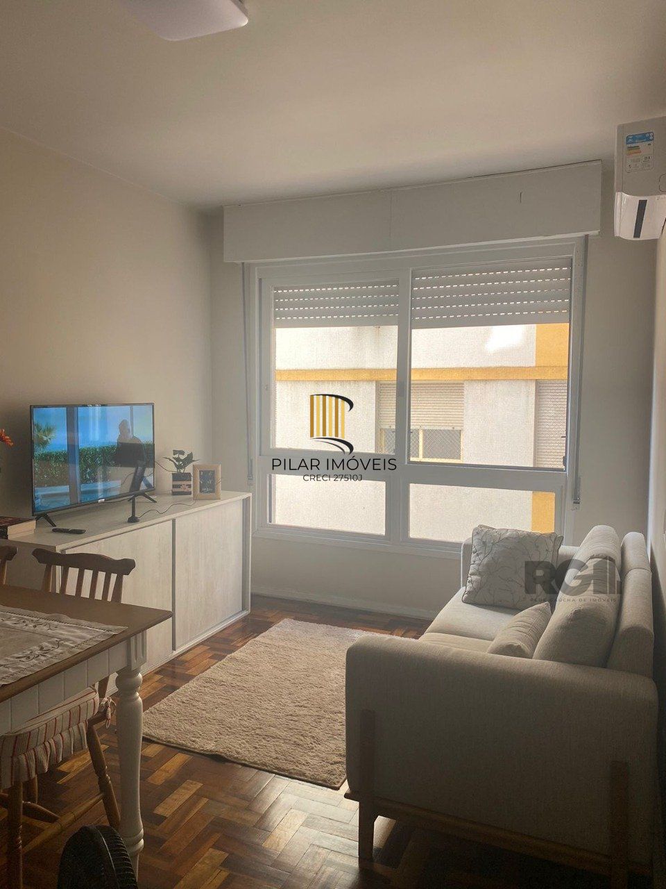 Vende-se apartamento impecável de 2 dormitórios