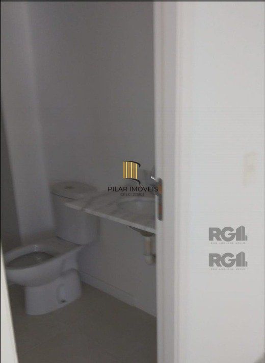 Apartamento com 75m² privativos, 3 dormitórios sendo 1 suíte, living dois ambientes,  imóvel arejado e iluminado.