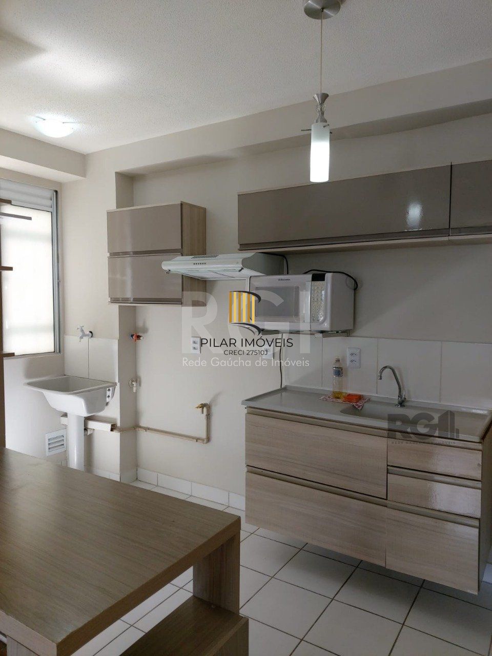 Apartamento com 01 dormitório, sala, cozinha, banheiro social, bem arejado,  ótima localização, próximo a UNIVERSIDADE DA FAPA.