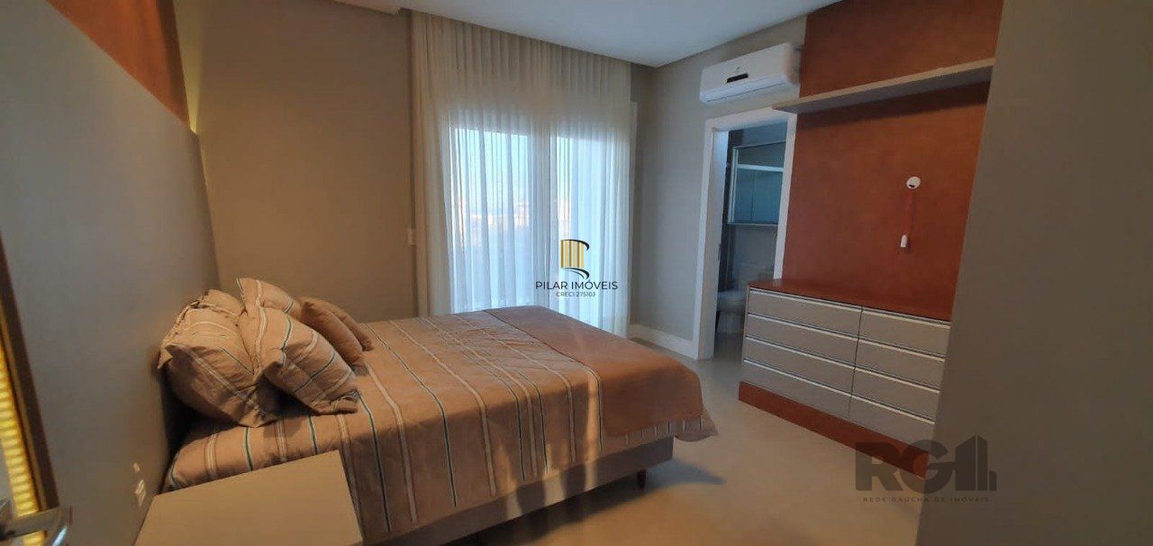 Casa em condomínio fechado de luxo a beira-mar, no centro de Capão da Canoa/RS.