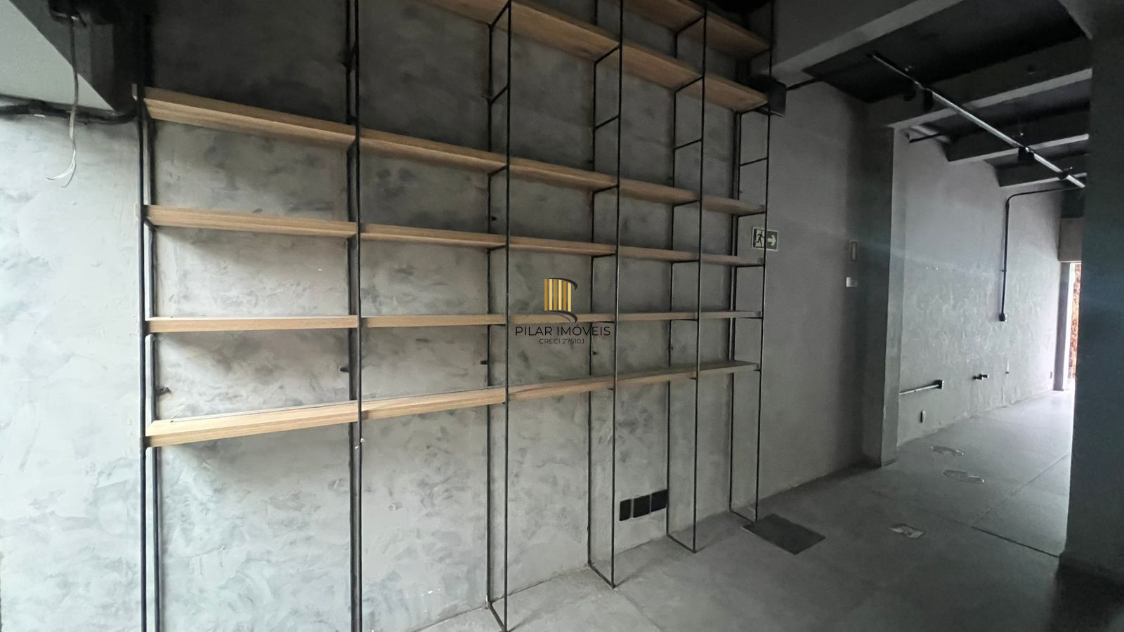 Loja com 90m², localizada no bairro Auxiliadora em Porto Alegre/RS.