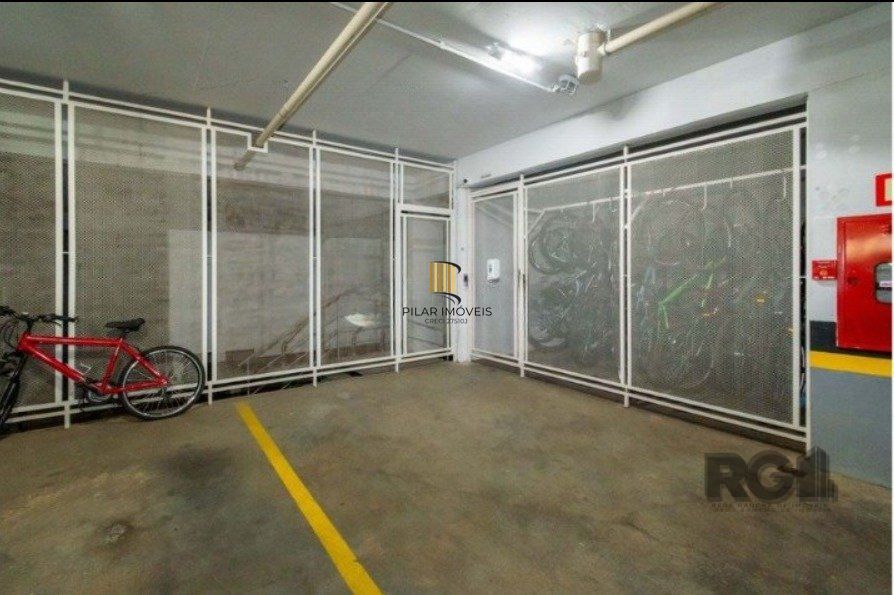 Apartamento com 75m² privativos, 3 dormitórios sendo 1 suíte, living dois ambientes,  imóvel arejado e iluminado.
