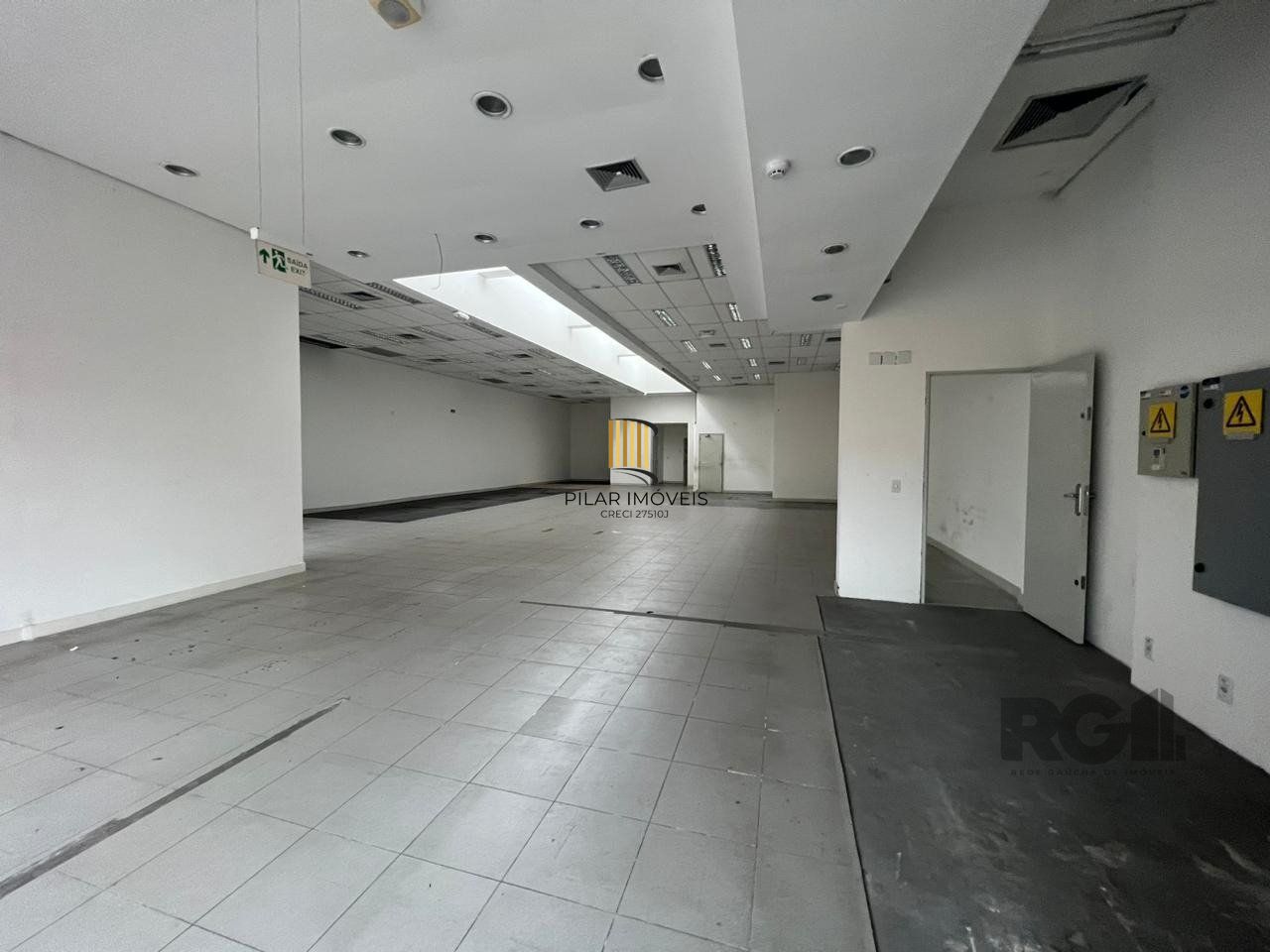 Loja para Venda - 450m², 0 dormitórios, 1 vaga - Petrópolis