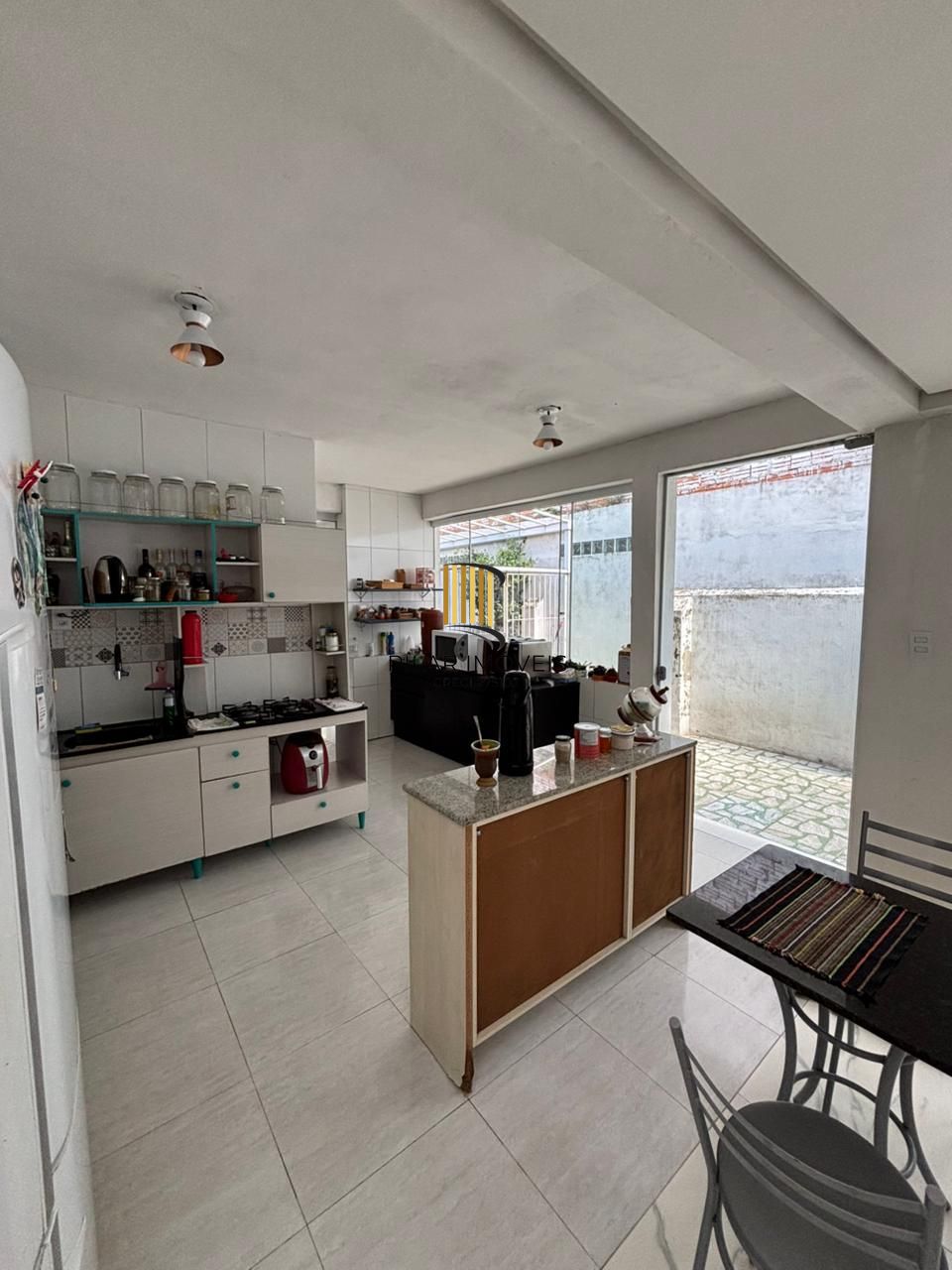 Casa com 177m², localizado no bairro Azenha em Porto Alegre/RS.