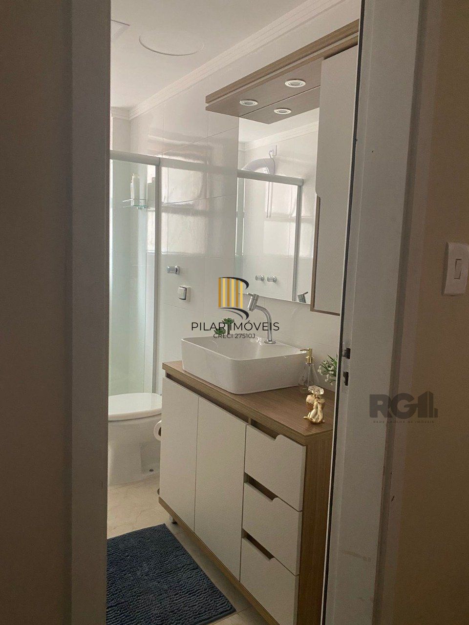 Vende-se apartamento impecável de 2 dormitórios