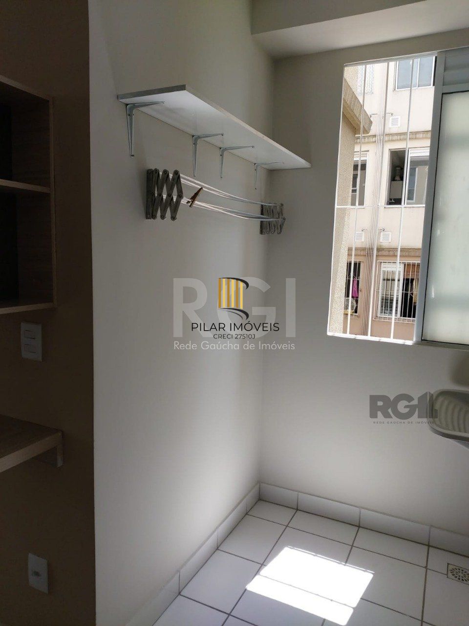 Apartamento com 01 dormitório, sala, cozinha, banheiro social, bem arejado,  ótima localização, próximo a UNIVERSIDADE DA FAPA.