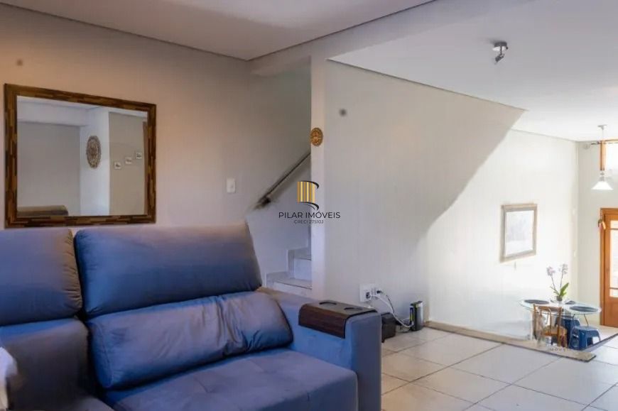 Casa com 111m², localizado no bairro Partenon em Porto Alegre/RS.