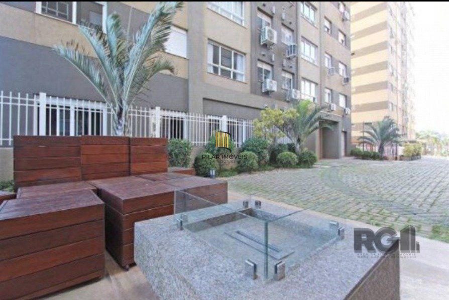 Apartamento com 75m² privativos, 3 dormitórios sendo 1 suíte, living dois ambientes,  imóvel arejado e iluminado.