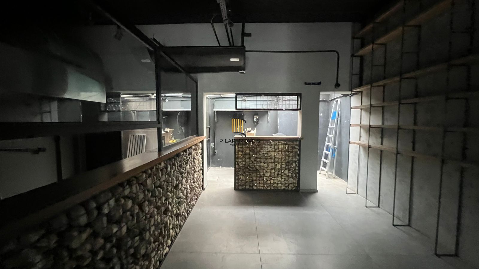 Loja com 90m², localizada no bairro Auxiliadora em Porto Alegre/RS.