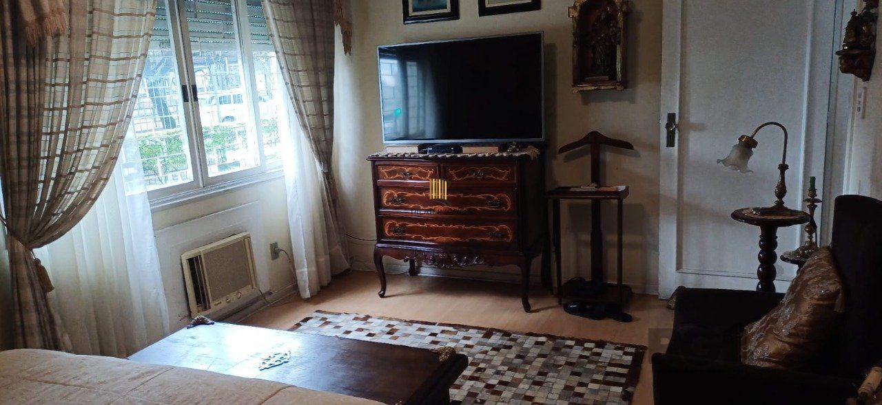 Apartamento de 3 quartos, localizado no bairro Petrópolis em Porto Alegre/RS. 