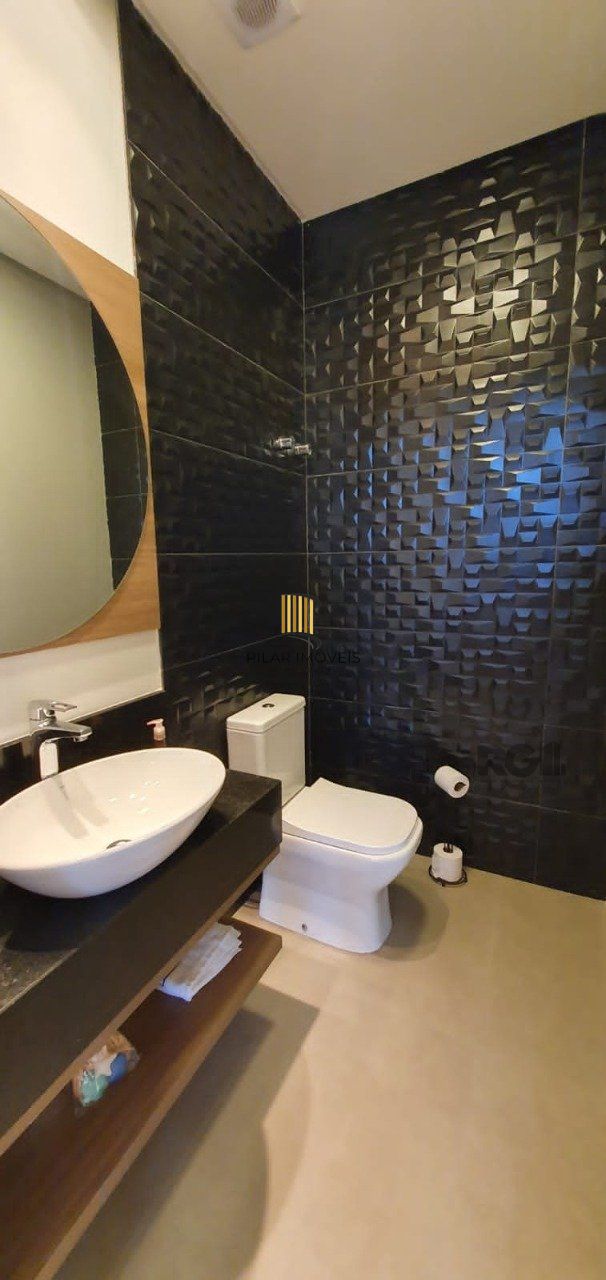 Casa em condomínio fechado de luxo a beira-mar, no centro de Capão da Canoa/RS.