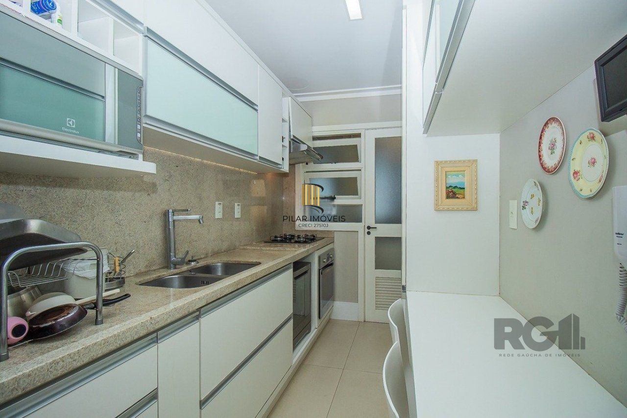Apartamento localizado no bairro Petrópolis em Porto Alegre/RS. 