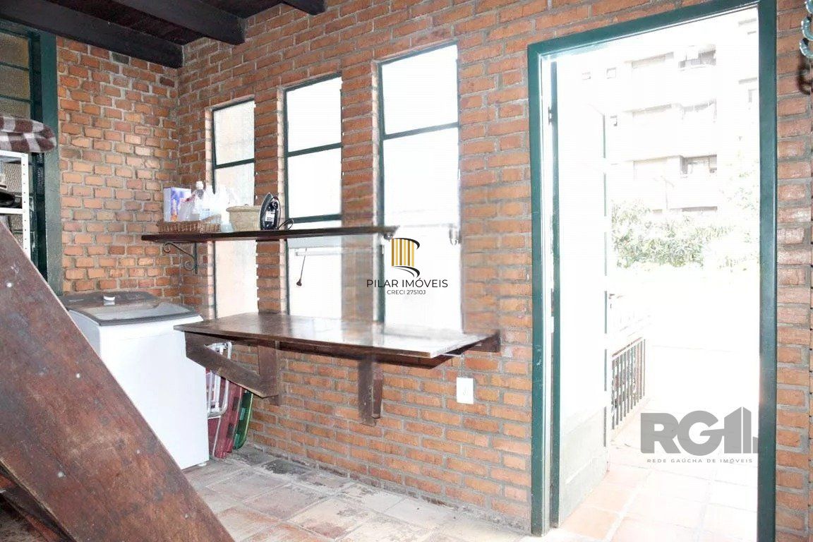 Casa 04 dormitórios, 01suíte, locação,234m² privativos, Petrópolis/Porto Alegre