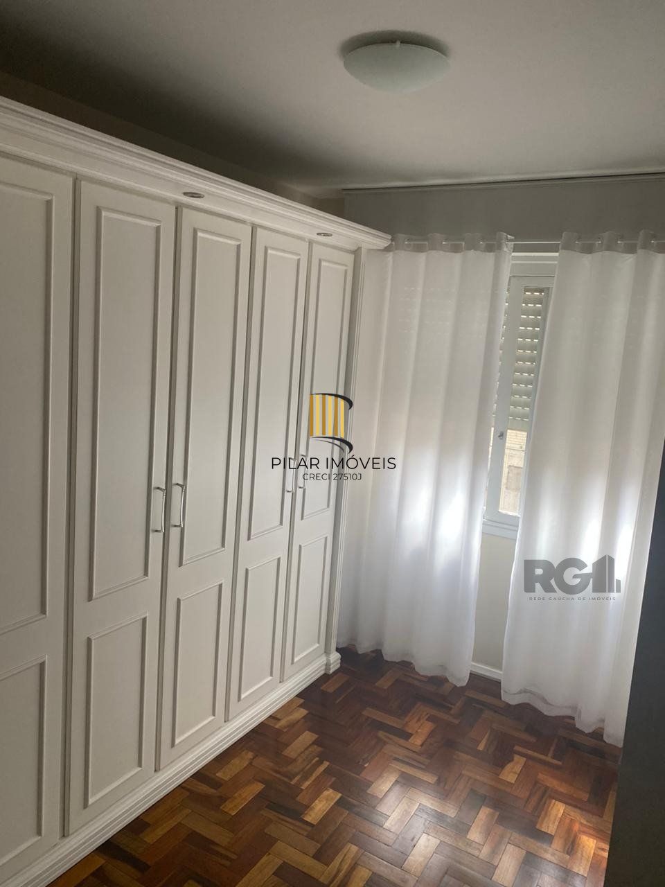 Vende-se apartamento impecável de 2 dormitórios