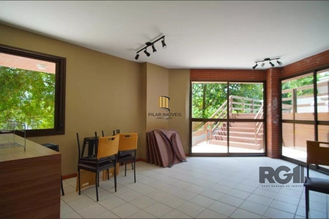 Excelente apartamento inteiramente decorado e mobiliado, com ótimo acabamento em localização privilegiada.