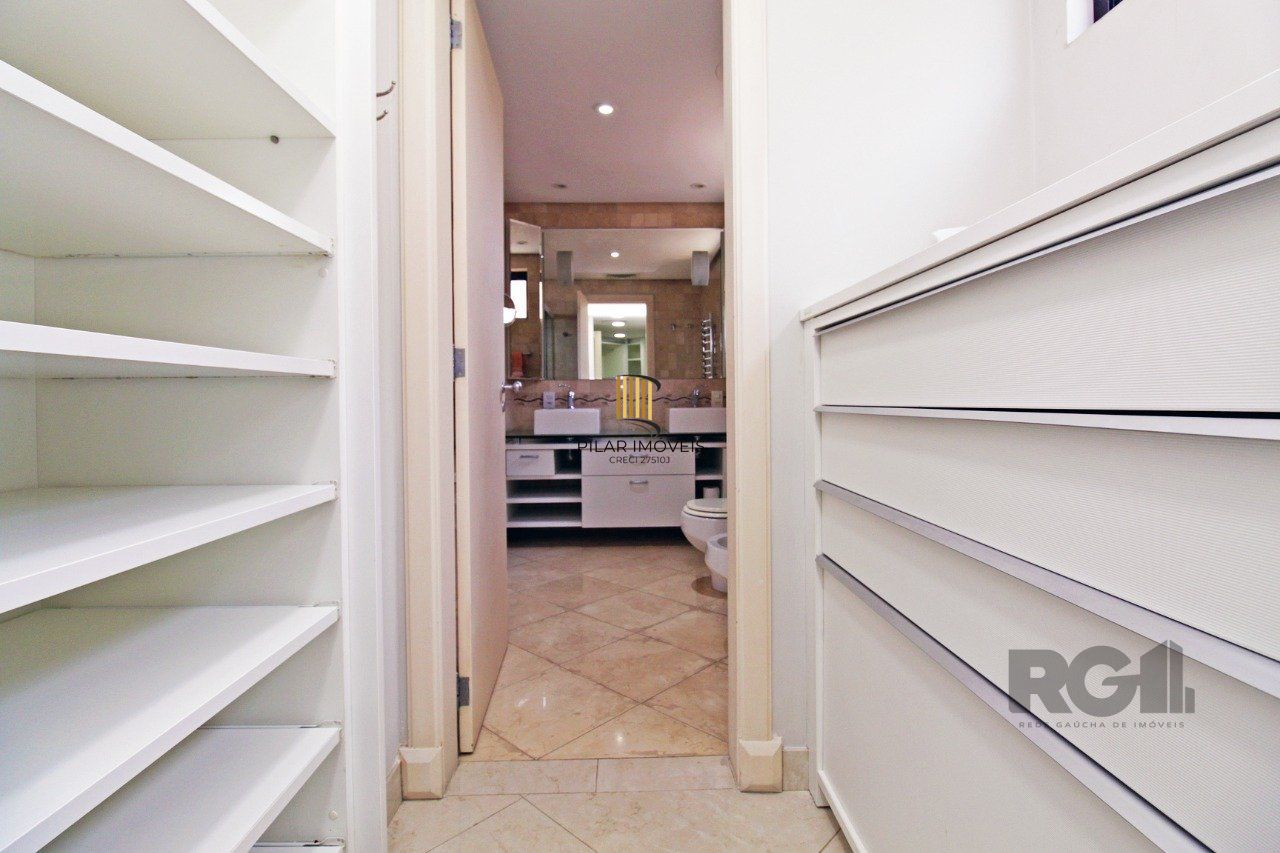 Apartamento com 4 suítes localizado no bairro Moinhos De Vento em Porto Alegre/RS.