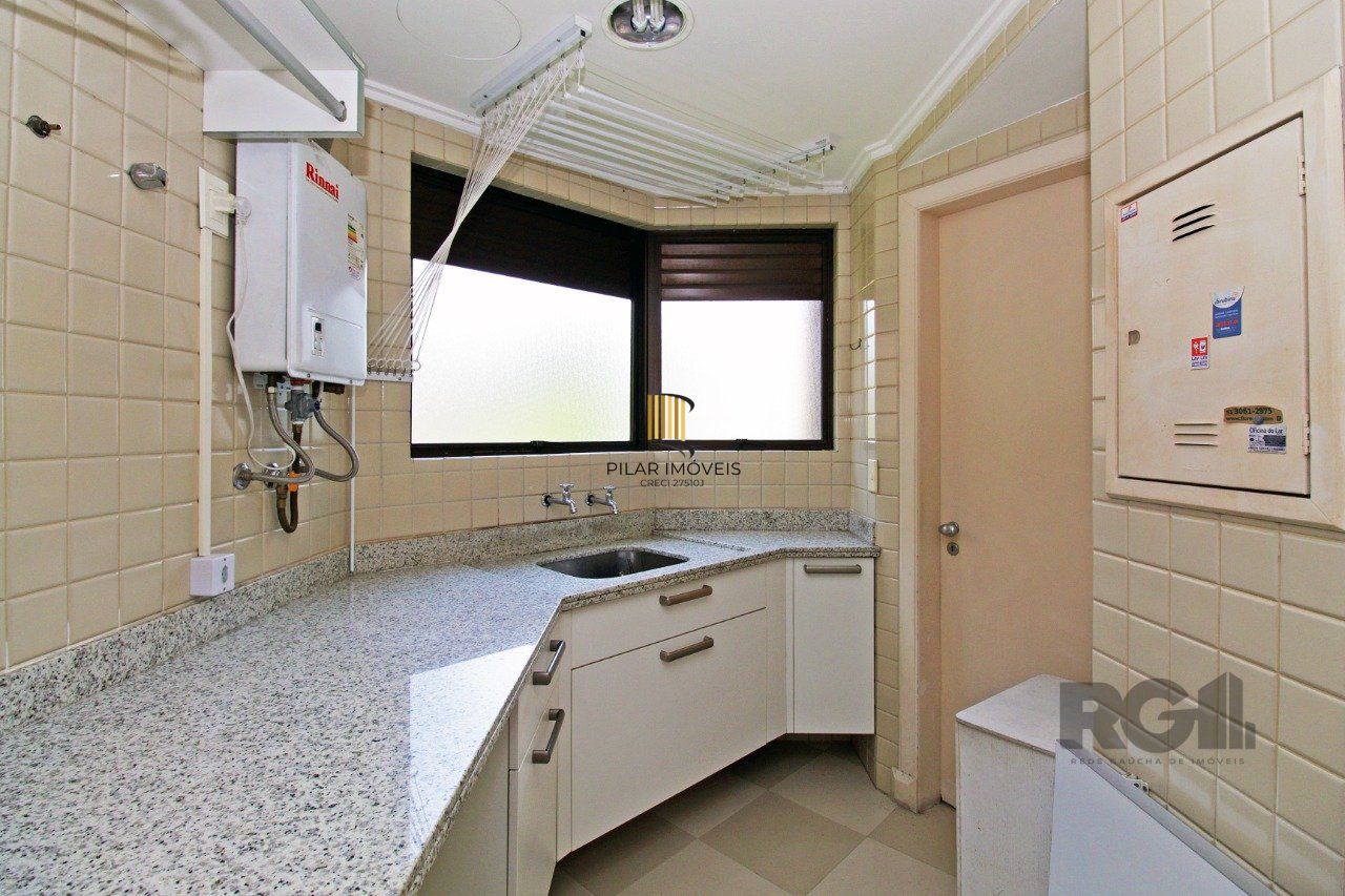 Apartamento com 4 suítes localizado no bairro Moinhos De Vento em Porto Alegre/RS.