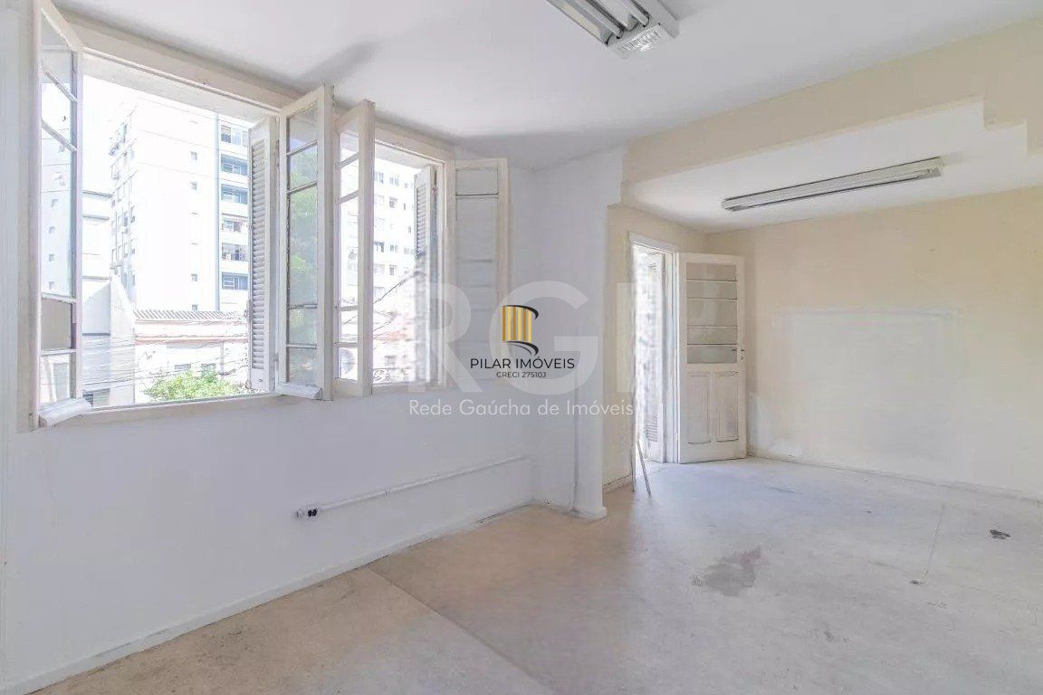Vende casa 03 dormitórios, 275,22 m², bairro Azenha/Porto Alegre