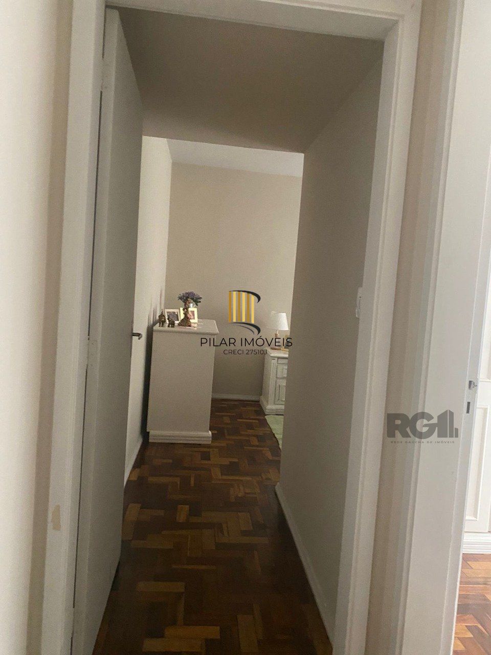 Vende-se apartamento impecável de 2 dormitórios