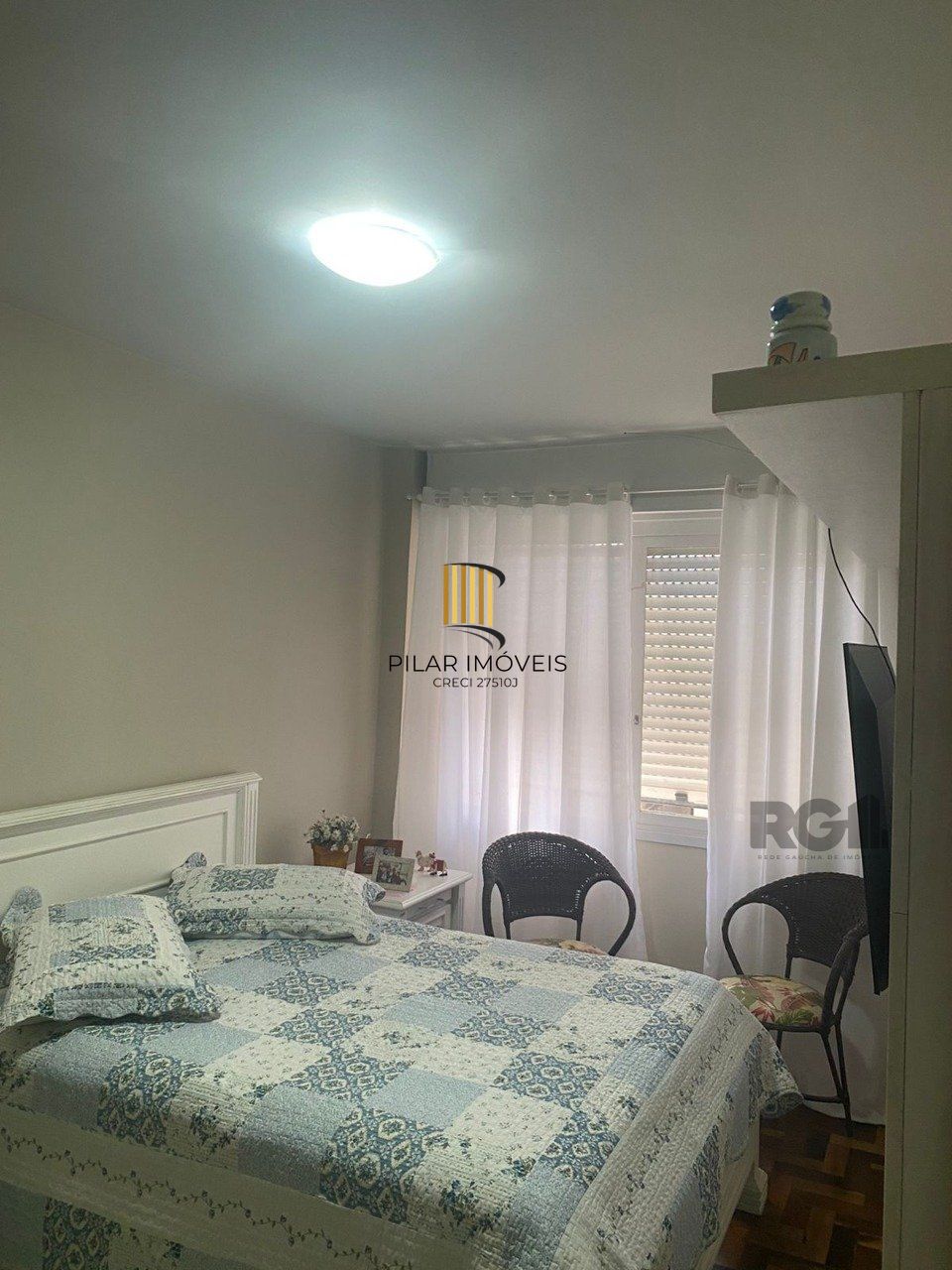 Vende-se apartamento impecável de 2 dormitórios