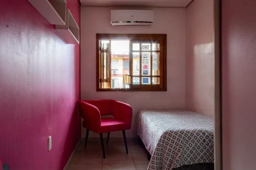 Casa com 111m², localizado no bairro Partenon em Porto Alegre/RS.