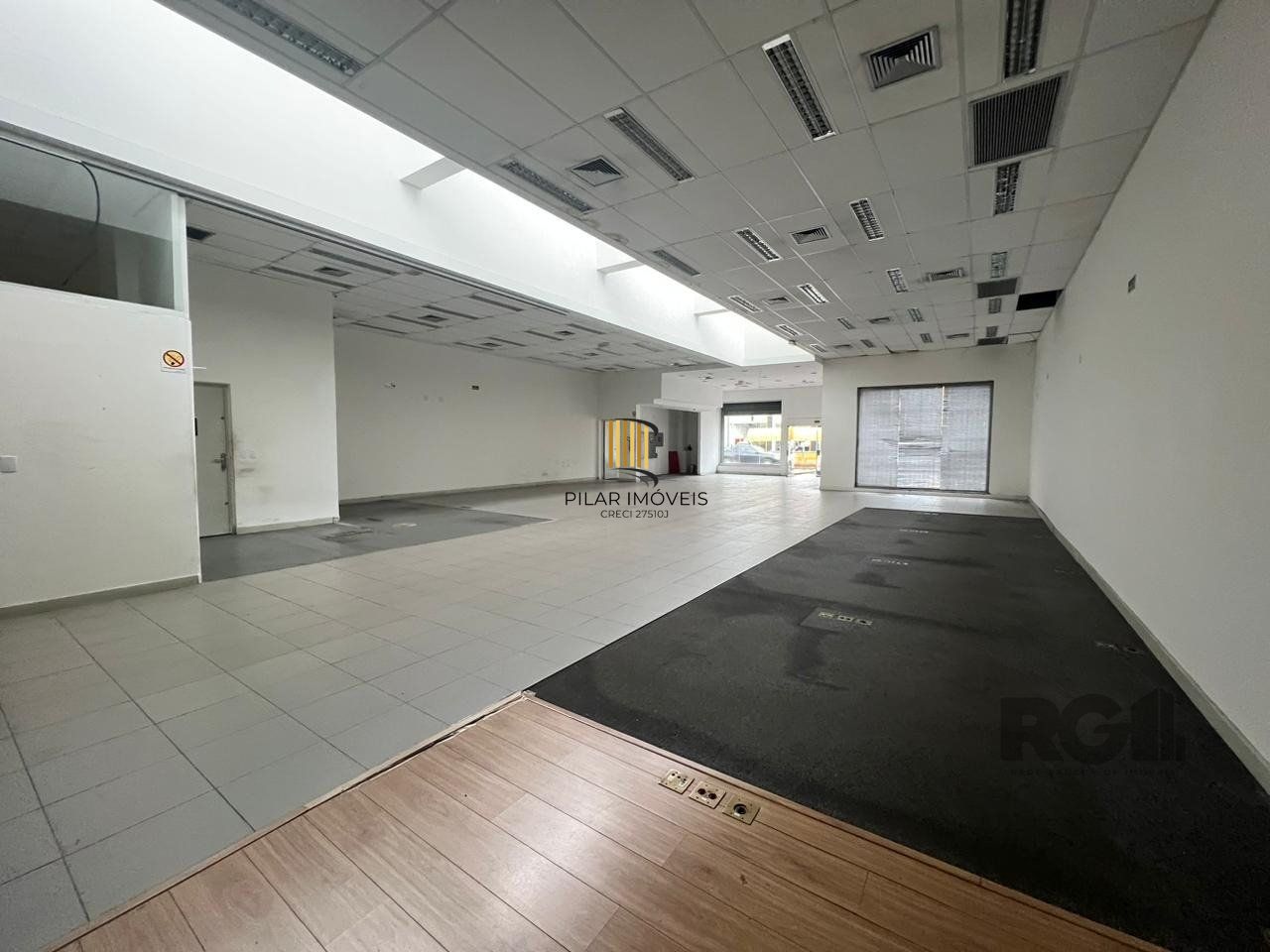 Loja para Venda - 450m², 0 dormitórios, 1 vaga - Petrópolis