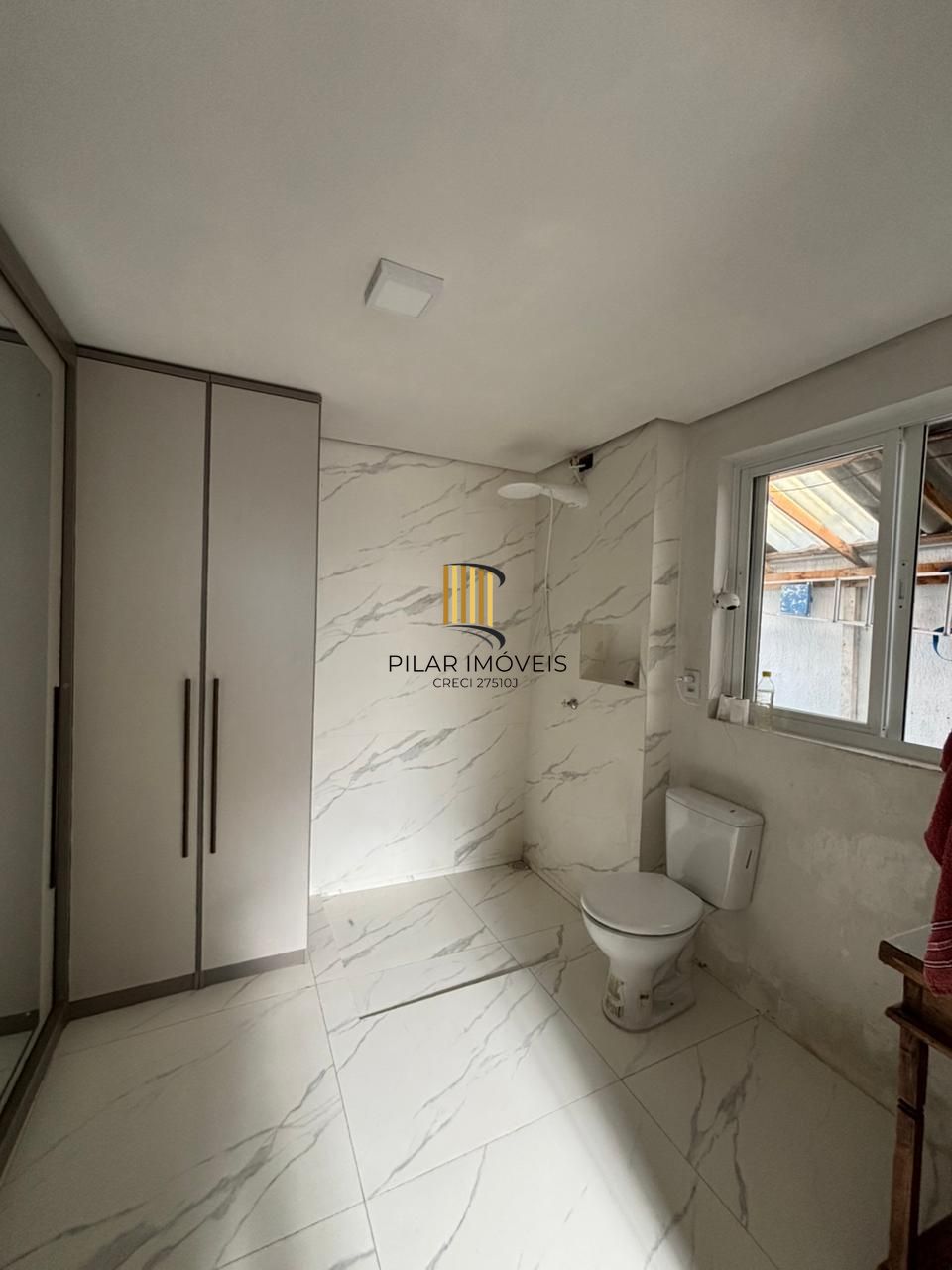 Casa com 177m², localizado no bairro Azenha em Porto Alegre/RS.