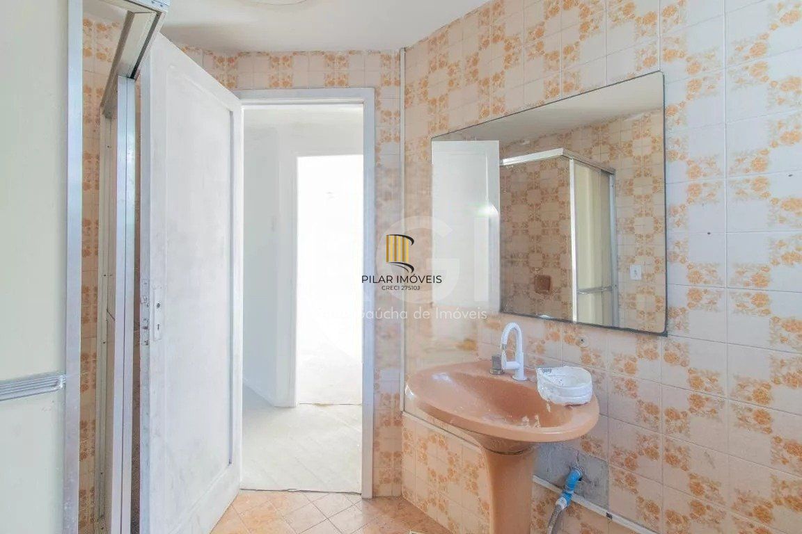 Vende casa 03 dormitórios, 275,22 m², bairro Azenha/Porto Alegre