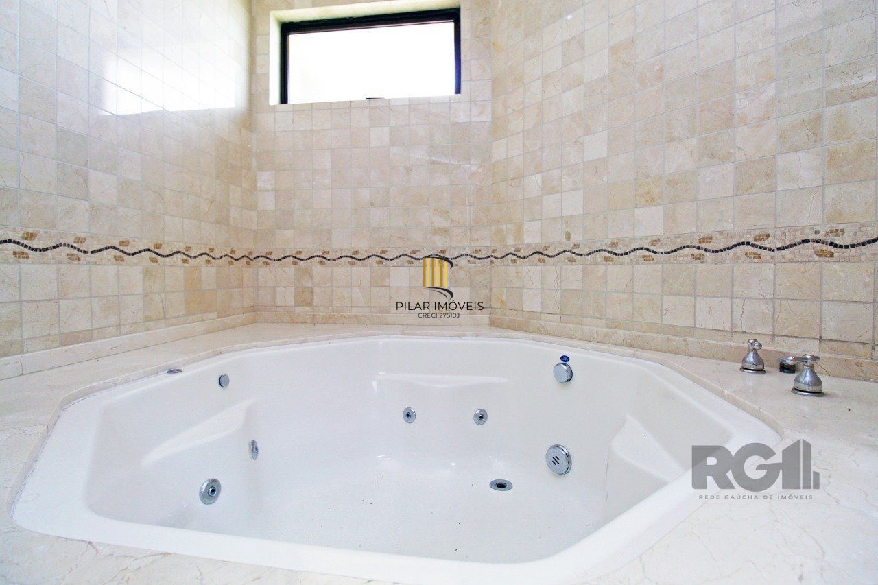 Apartamento com 4 suítes localizado no bairro Moinhos De Vento em Porto Alegre/RS.