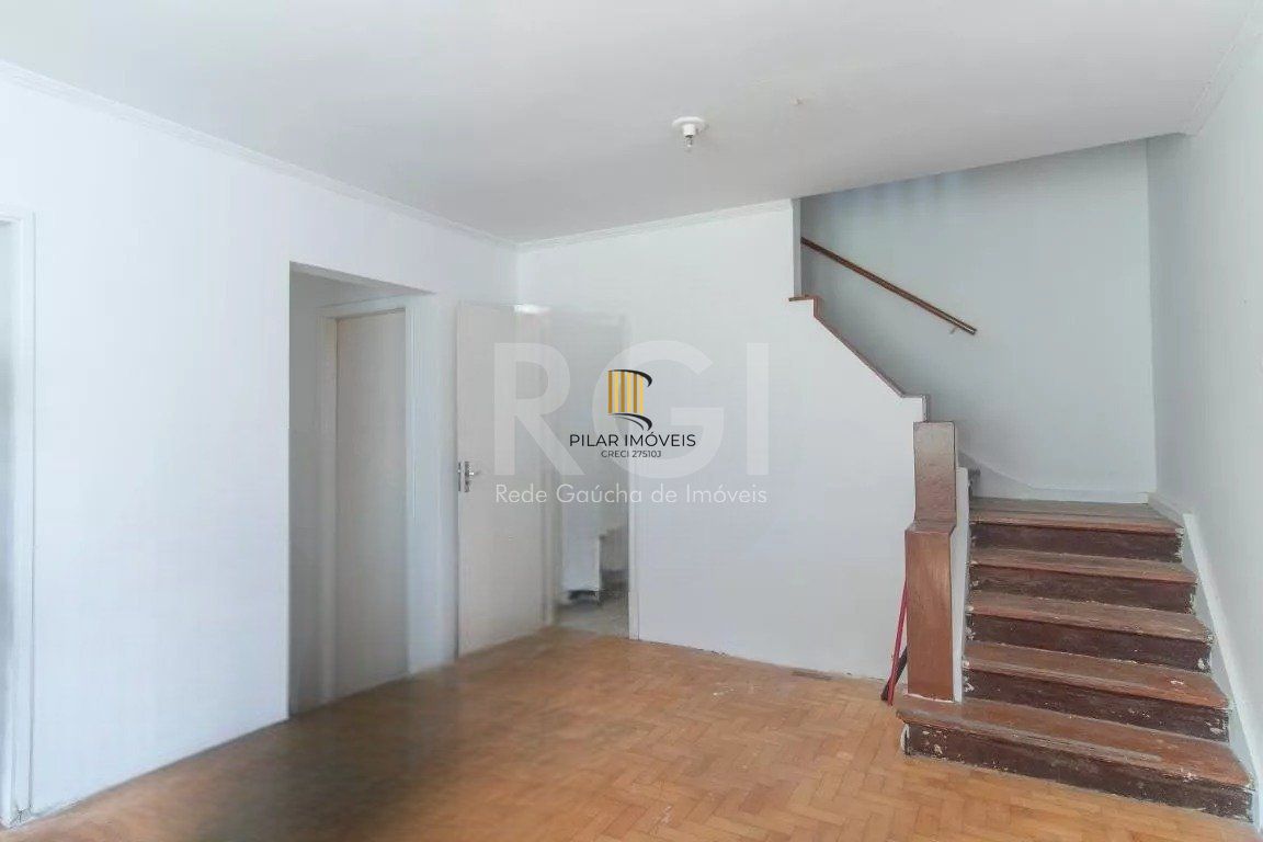 Vende casa 03 dormitórios, 275,22 m², bairro Azenha/Porto Alegre