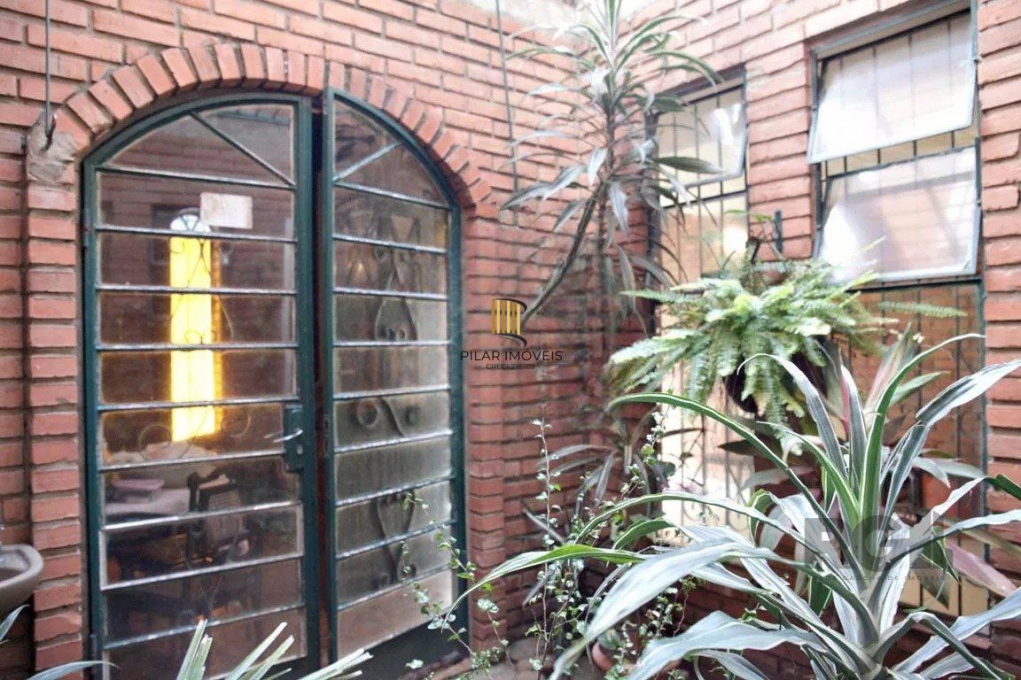 Casa 04 dormitórios, 01suíte, locação,234m² privativos, Petrópolis/Porto Alegre