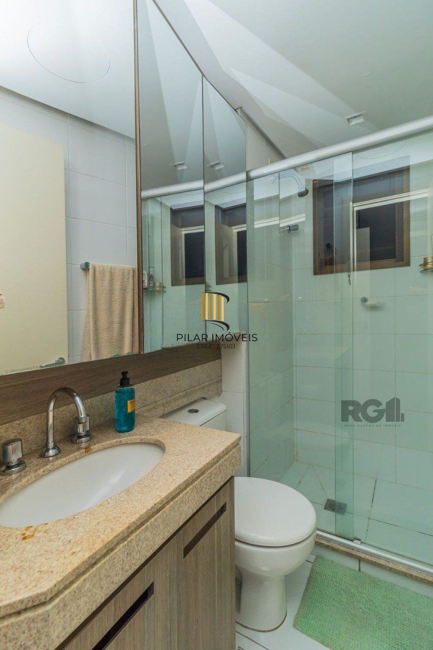 Apartamento localizado no bairro Passo da Areia em Porto Alegre/RS. 