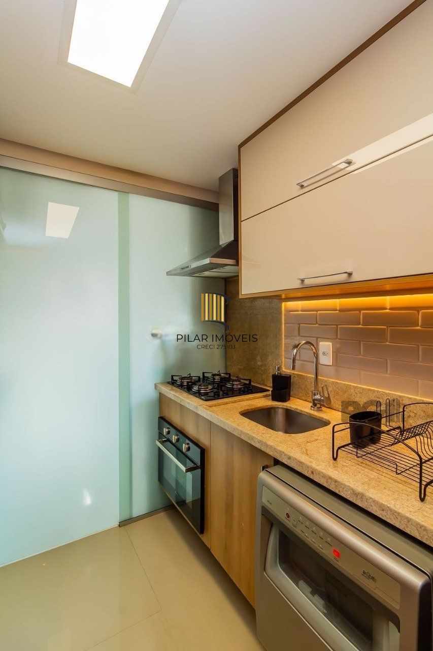 Apartamento localizado no bairro Passo da Areia em Porto Alegre/RS. 