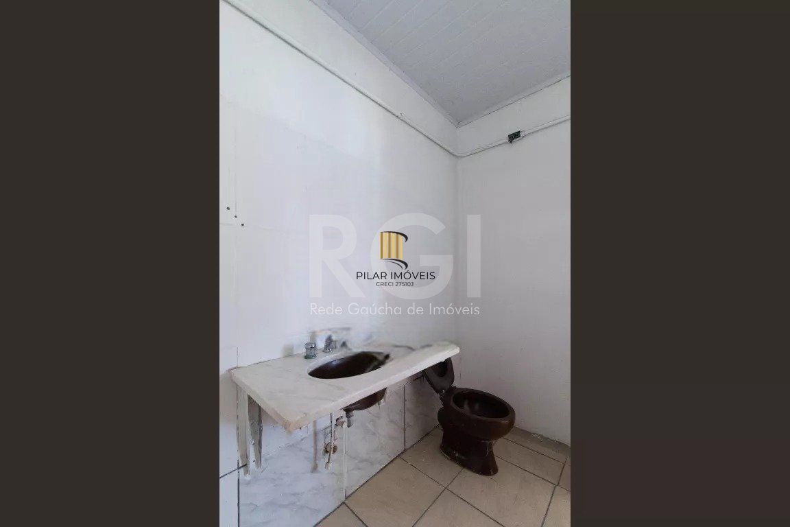 Vende casa 03 dormitórios, 275,22 m², bairro Azenha/Porto Alegre