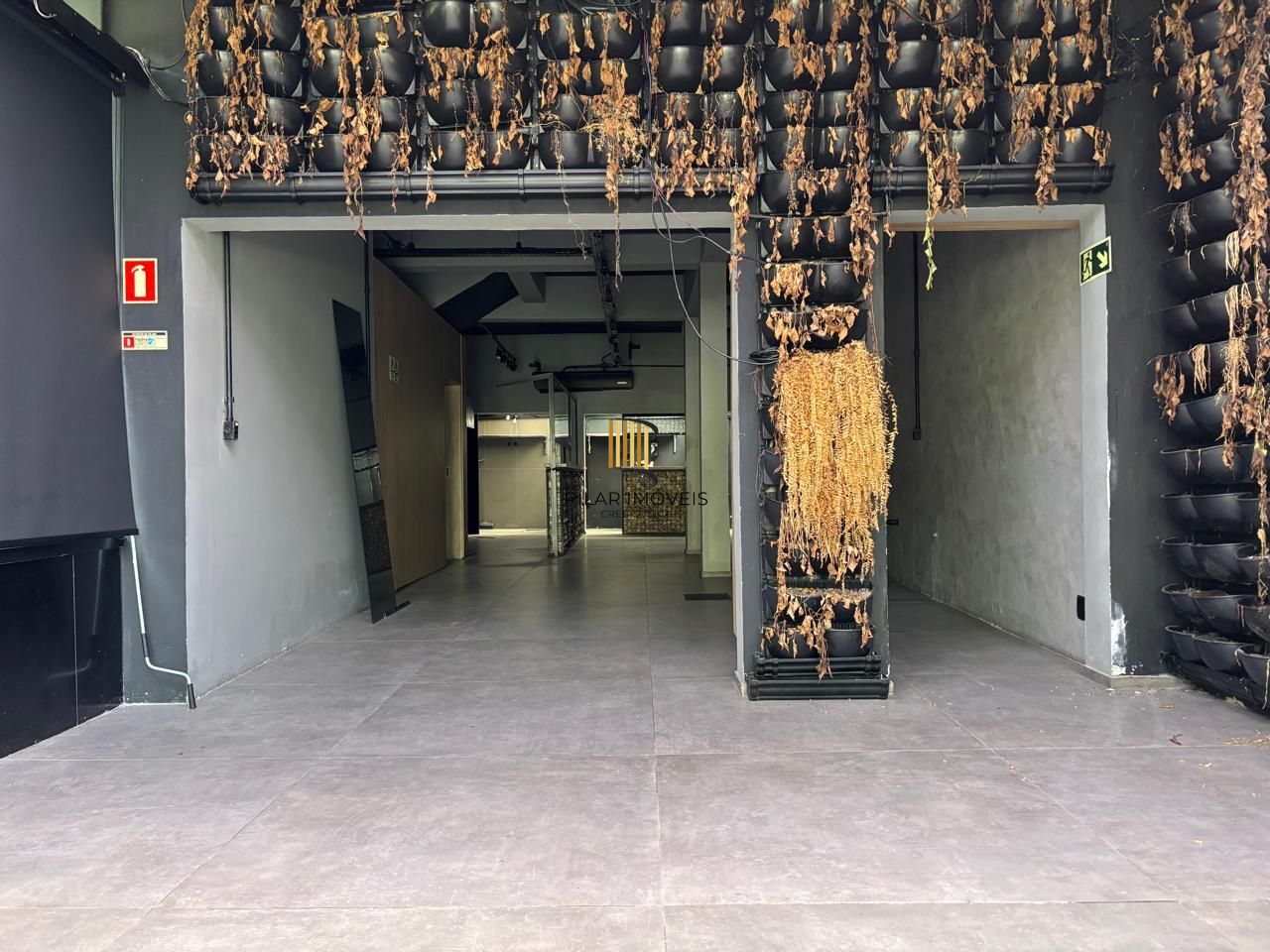 Loja com 90m², localizada no bairro Auxiliadora em Porto Alegre/RS.
