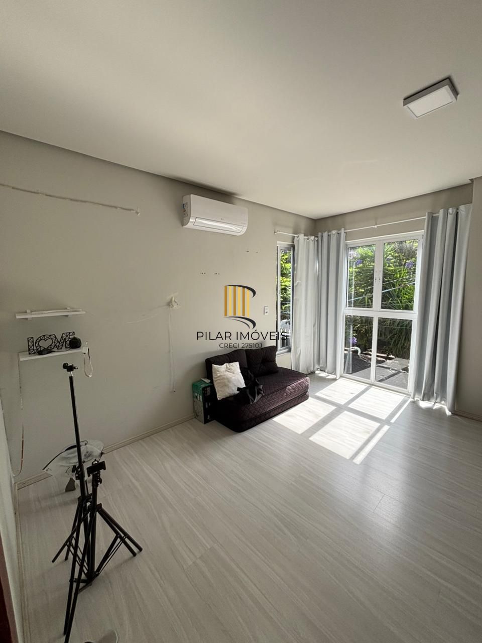 Casa com 177m², localizado no bairro Azenha em Porto Alegre/RS. - Pilar Imóveis