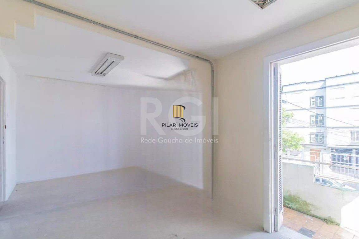 Vende casa 03 dormitórios, 275,22 m², bairro Azenha/Porto Alegre