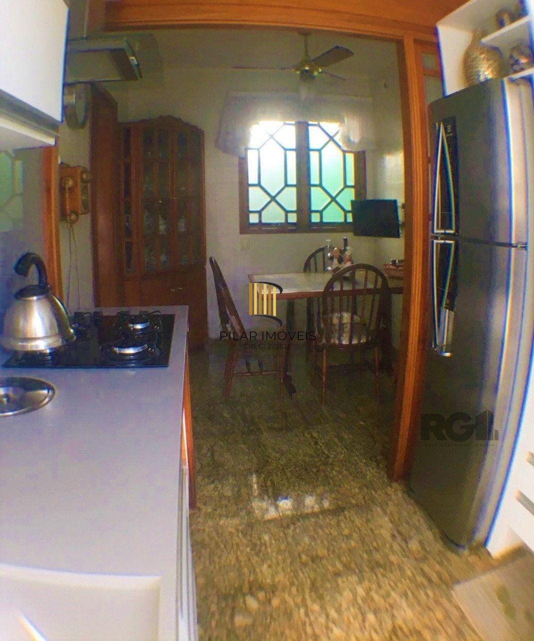 Casa com 3 dormitórios, localizada no bairro Jardim Itu em Porto Alegre/RS. 