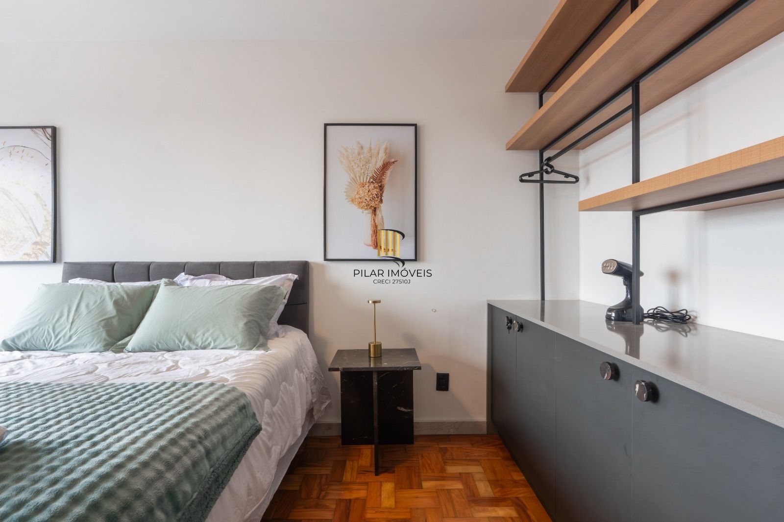 Apartamento com 56m², localizado no bairro Centro Histórico em Porto Alegre/RS.