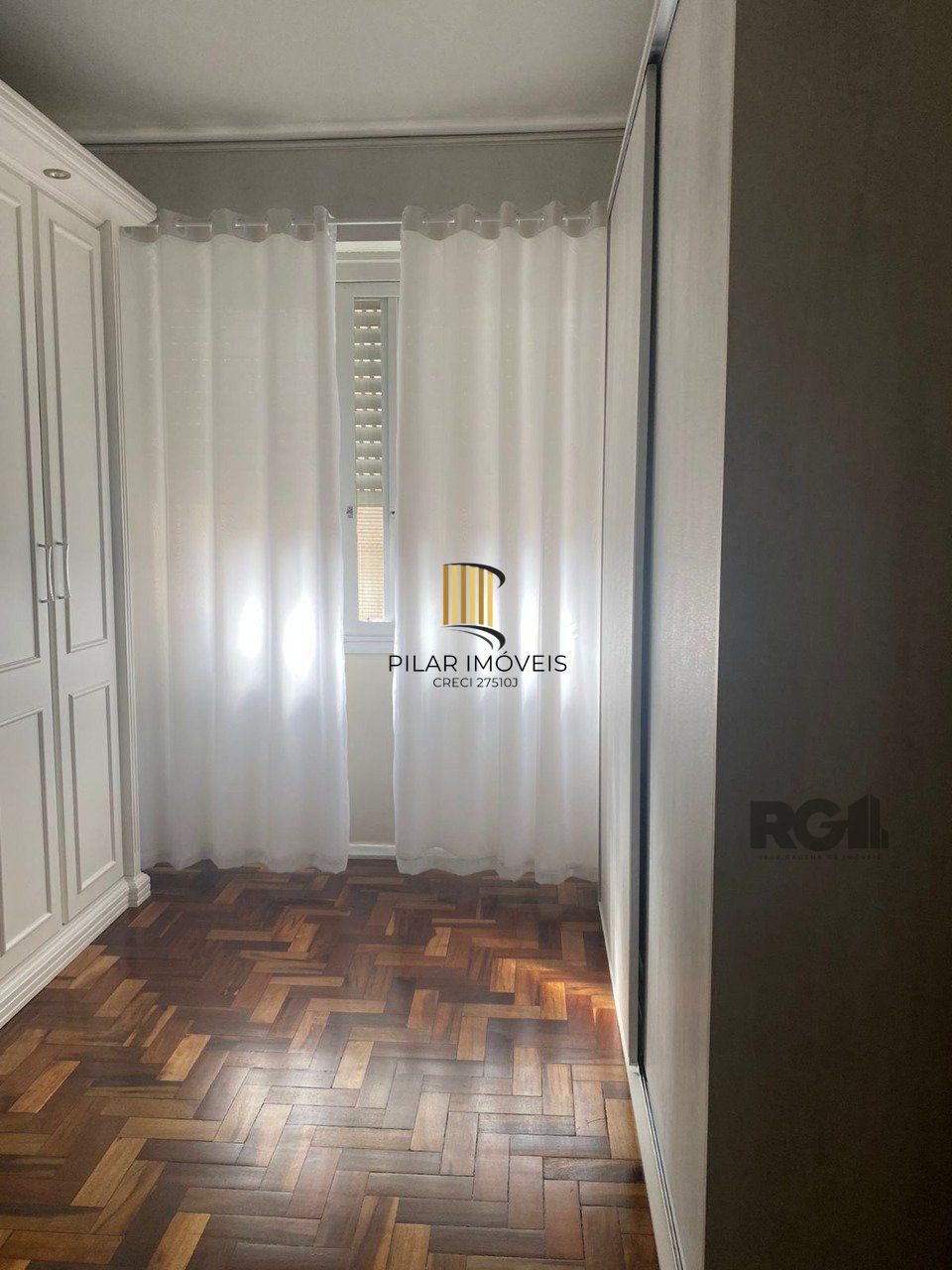 Vende-se apartamento impecável de 2 dormitórios