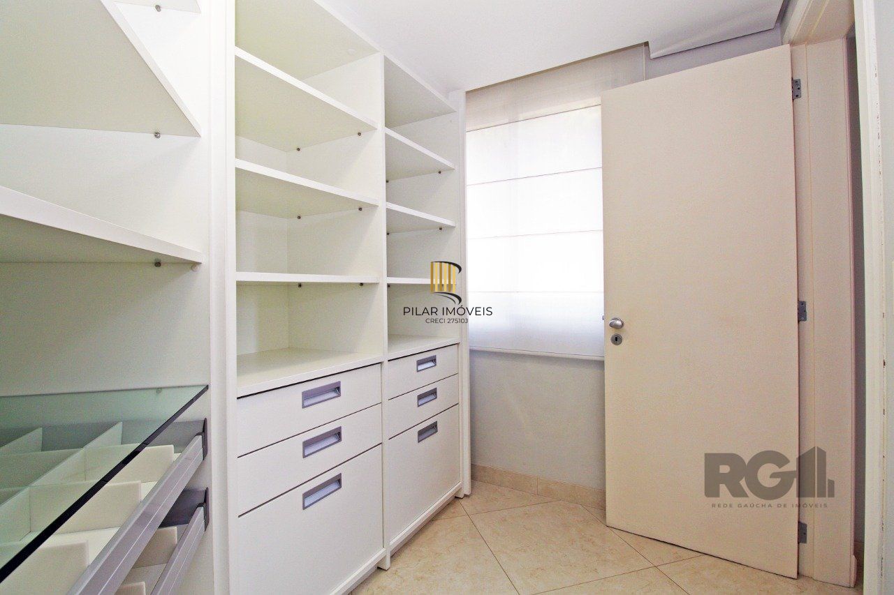 Apartamento com 4 suítes localizado no bairro Moinhos De Vento em Porto Alegre/RS.