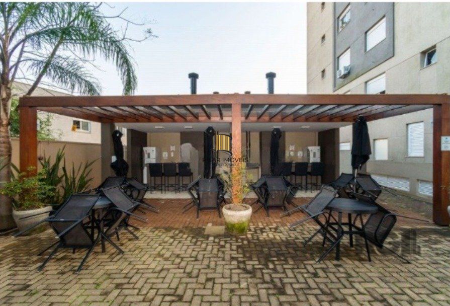 Apartamento com 75m² privativos, 3 dormitórios sendo 1 suíte, living dois ambientes,  imóvel arejado e iluminado.