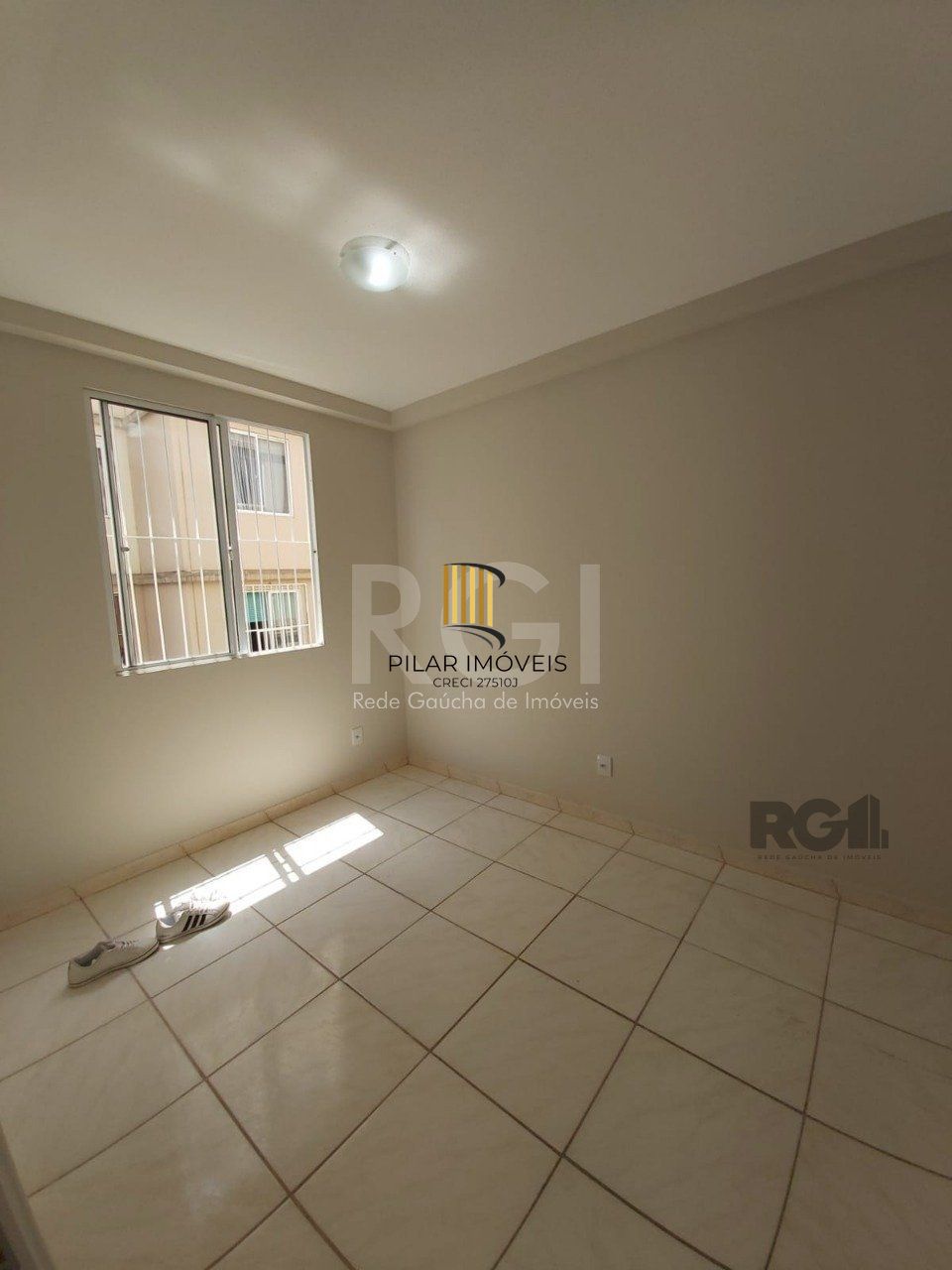 Apartamento com 01 dormitório, sala, cozinha, banheiro social, bem arejado,  ótima localização, próximo a UNIVERSIDADE DA FAPA.