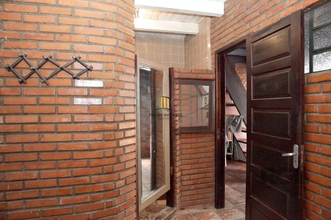 Casa 04 dormitórios, 01suíte, locação,234m² privativos, Petrópolis/Porto Alegre