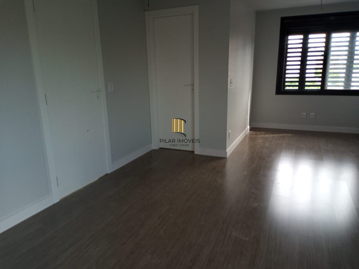 Apartamento com 109m², localizado no bairro Passo da Areia em Porto ALegre/RS.